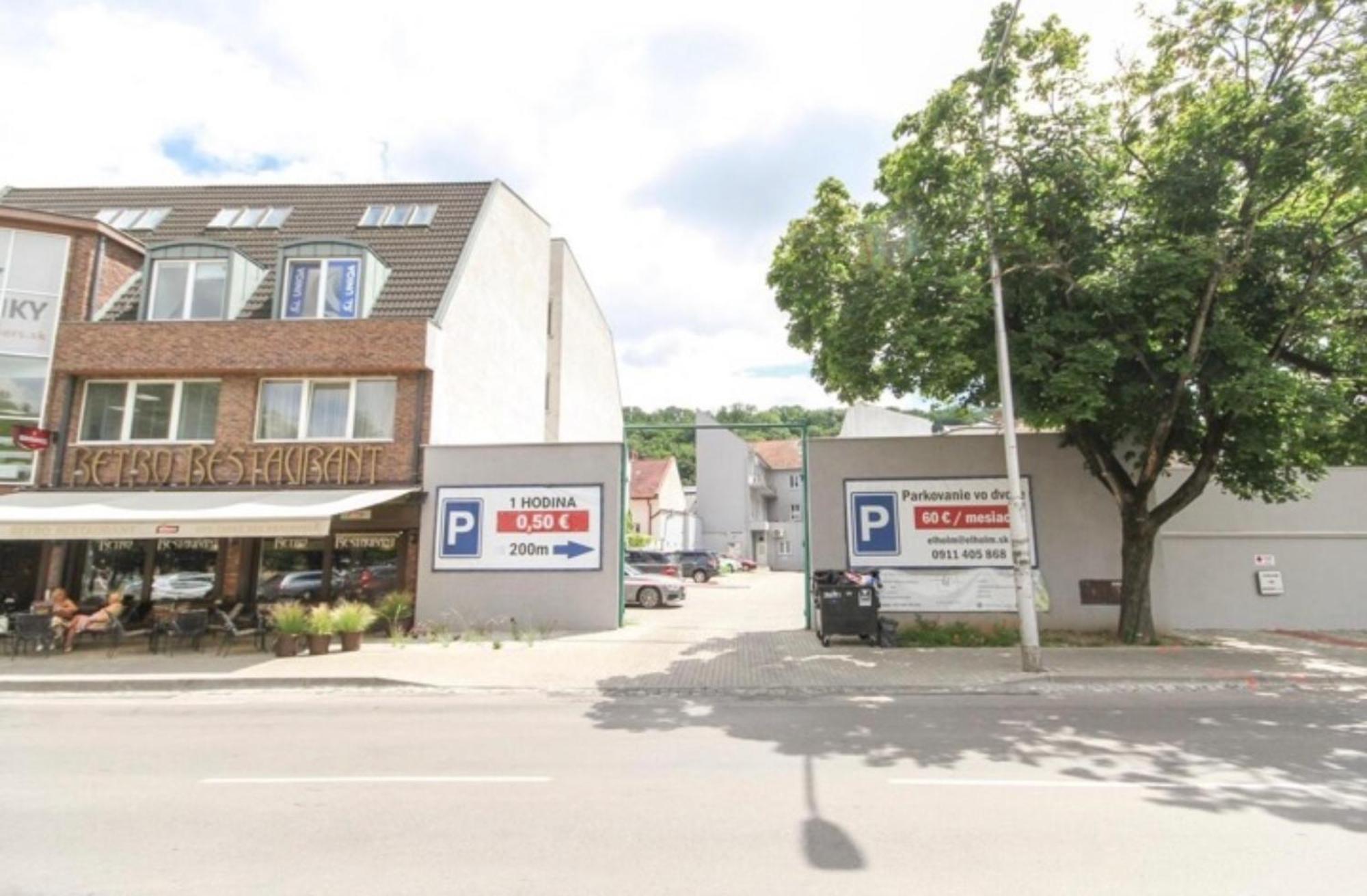 Apatman Fellini House Apartment Trencin Bagian luar foto