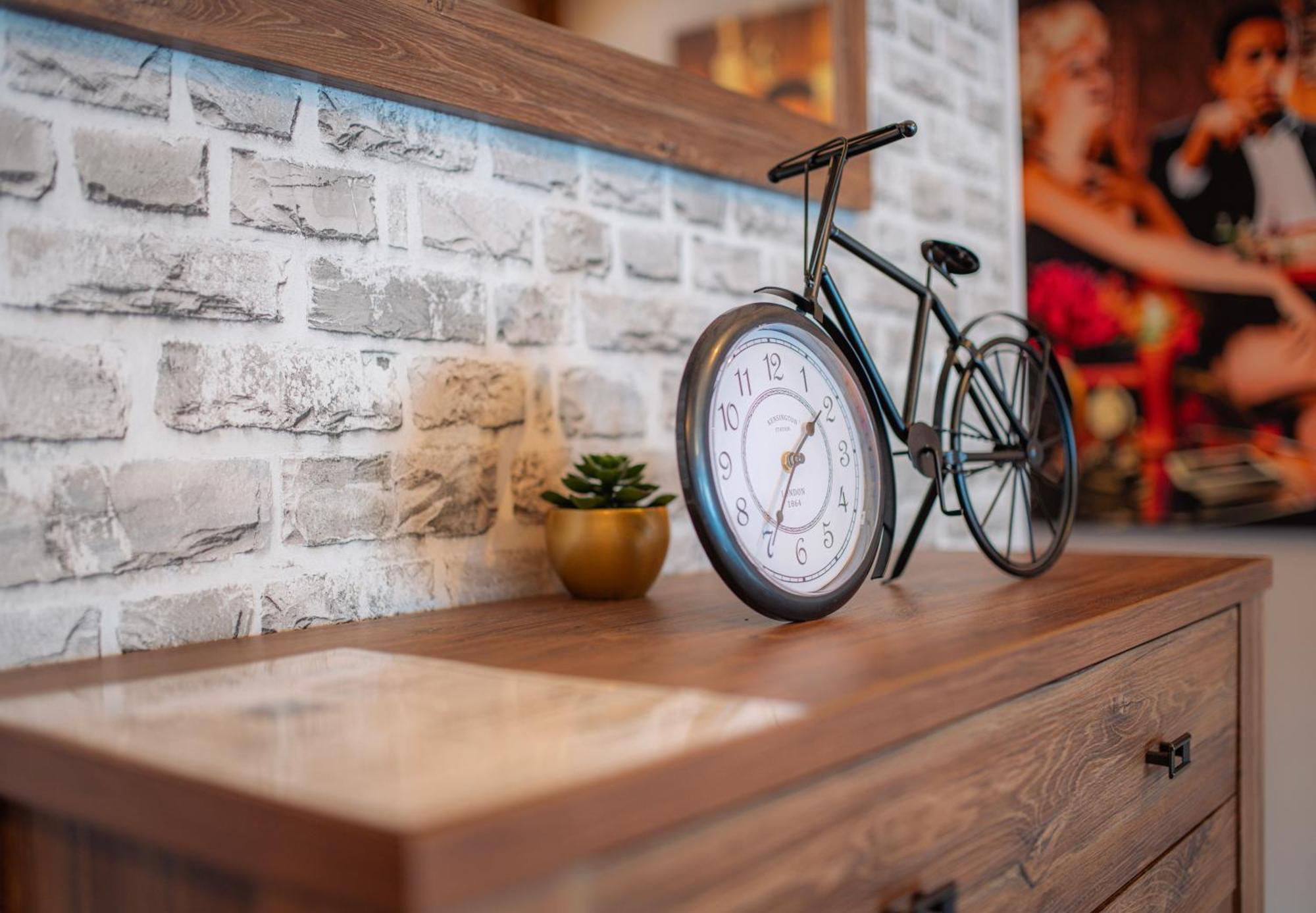 Apatman Fellini House Apartment Trencin Bagian luar foto