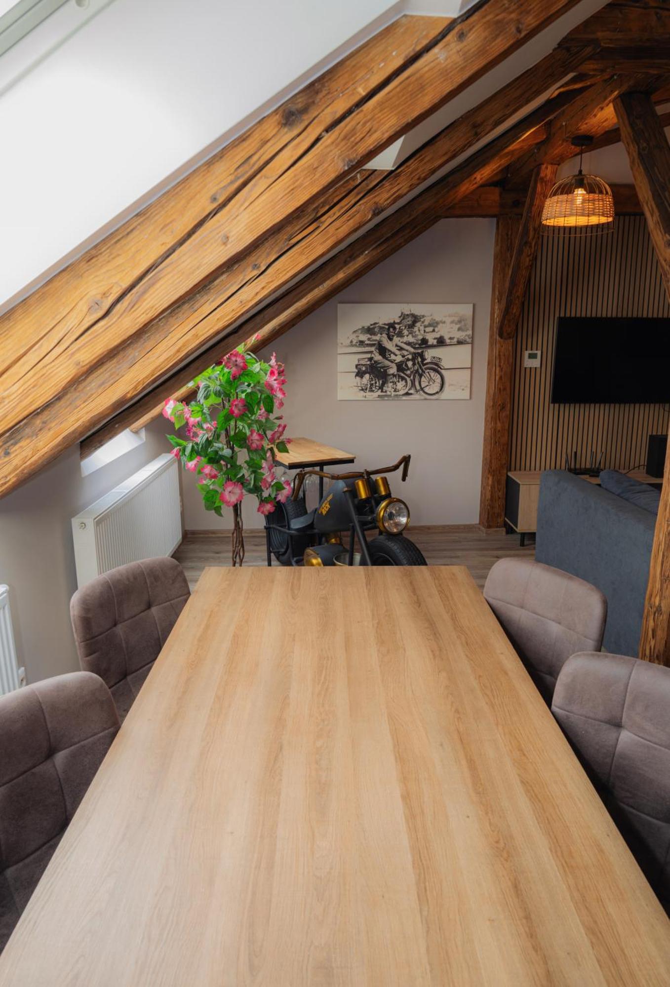 Apatman Fellini House Apartment Trencin Bagian luar foto